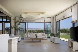 Älytelevisio, videopelikonsoli, Netflix, pöytäjalkapallopöytä