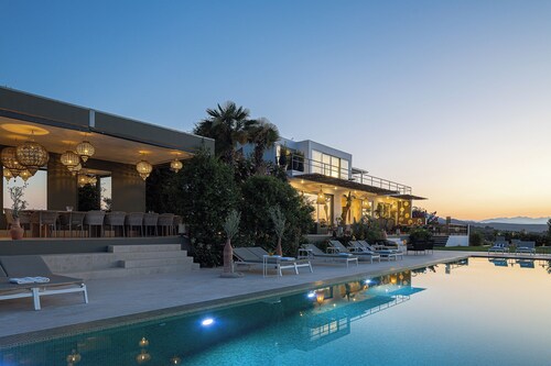 Villa Amnalys - Sea View, Gardens & Spa by etouri