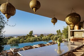 Outdoor dining - Villa Amnalys: Sea View Resort w/ staff by etouri (Rethymno)