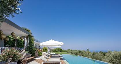 Villa Amnalys: Sea View Resort w/ staff by etouri