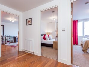 2 soverom, strykejern/-brett, wi-fi og sengetøy