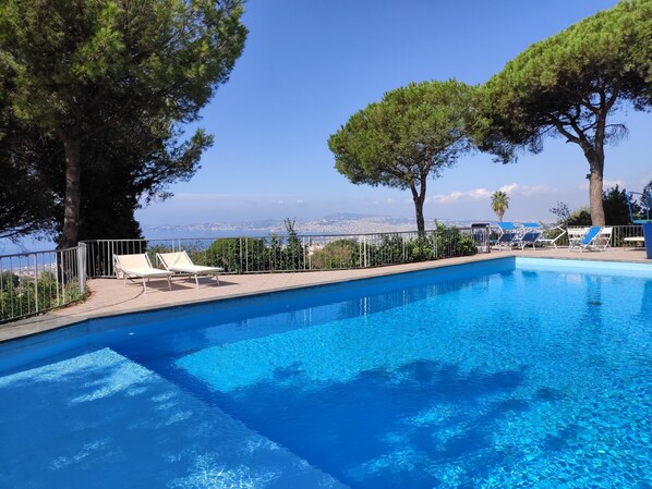 Outdoor pool - Napoli the view from Vesuvio 2 (ERCOLANO  -NAPOLI)