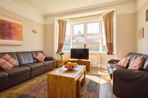 TV, DVD player - The Whim - sleeps 14 guests  in 7 bedrooms (Mundesley)