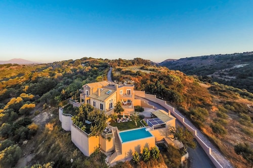 Geräumige Luxusvilla "weit weg von allem" - absolute Privatsphäre, einzigartige Aussicht!