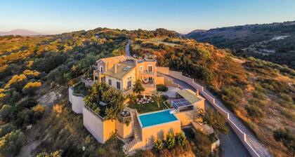 Spacious villa with full privacy & nature views!