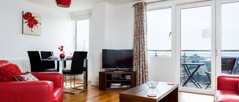 Télévision, lecteur de DVD, espaces bureaux