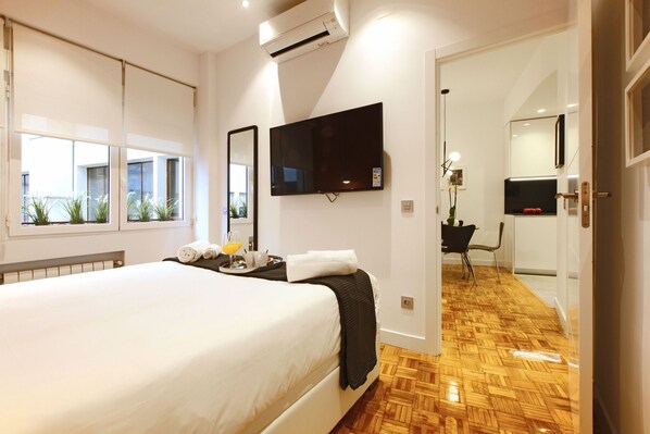 In-room safe, iron/ironing board, free WiFi, bed sheets