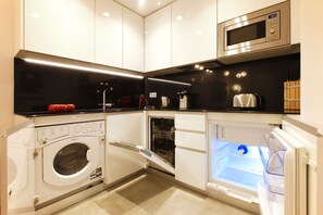 Fridge, microwave, dishwasher, coffee/tea maker