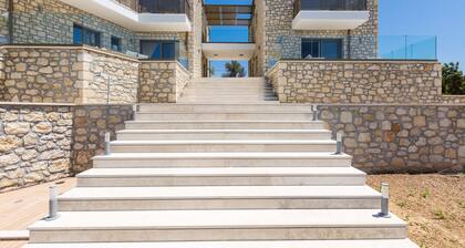 Villa neuve, vue imprenable sur la mer, intimité totale, piscine de 65m2, proche des commodités