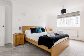 3 soverom, strykejern/-brett, wi-fi og sengetøy