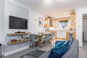 Fernseher, DVD-Player, Arbeitsbereiche