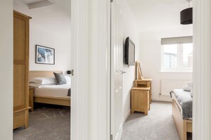 Unclassified image, 4 of 38, button