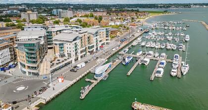 Jibe Ho - Spacious Apartment with Harbour Views