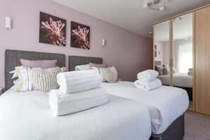 3 slaapkamers, een strijkplank/strijkijzer, wifi, beddengoed