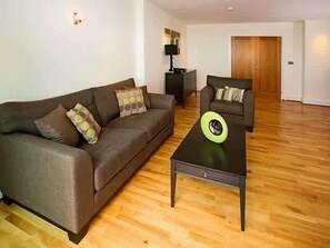 TV, DVD-spiller og kontorer