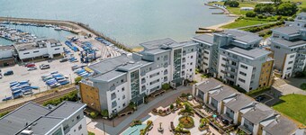 Ahoy - Balcony with Beautiful Harbour Views