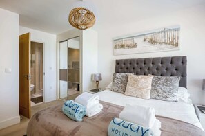 2 bedrooms, iron/ironing board, WiFi, bed sheets - Sea Breeze - Close to Bournemouth Beach (Bournemouth)