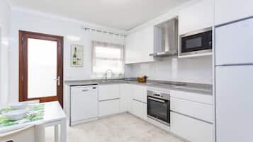 Réfrigérateur, micro-ondes, four, lave-vaisselle