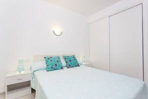 3 bedrooms, iron/ironing board, travel cot, free WiFi