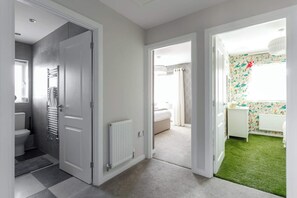 Unclassified image, 3 of 5, button - Heath Reach - Just a short distance to Tower Park (Poole)