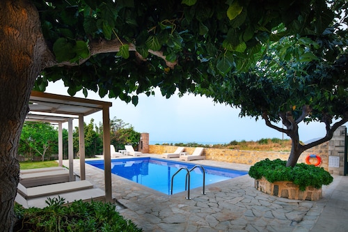 Seafront Private Villa, 350m Away From Organised Sandy Beach