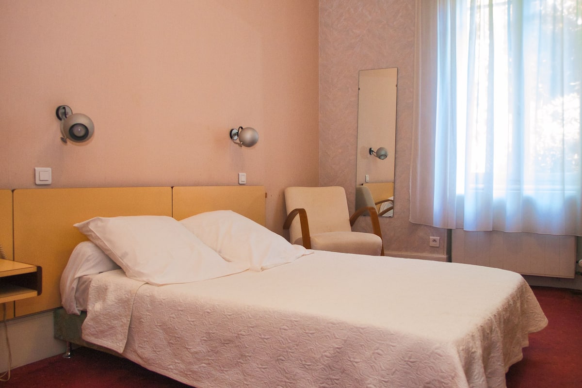 economy twin room, 1 single bed | desk, laptop workspace, iron/ironing board, cots/infant beds