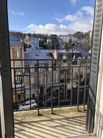 Economy Room, 1 Double Bed | Desk, laptop workspace, iron/ironing board, cribs/infant beds