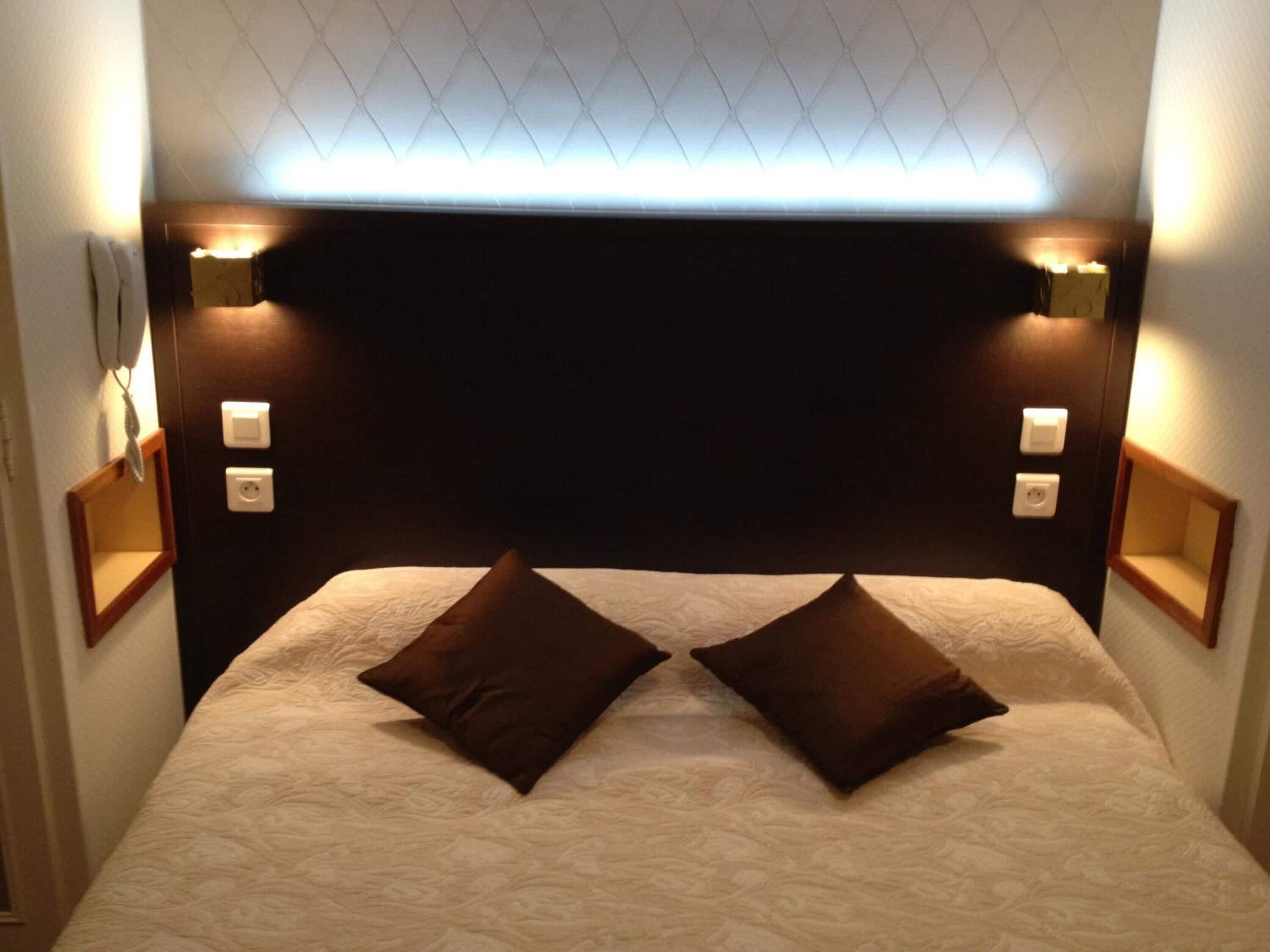 comfort double room | desk, laptop workspace, iron/ironing board, cots/infant beds