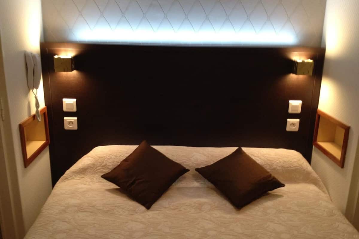 comfort double room | desk, laptop workspace, iron/ironing board, cots/infant beds