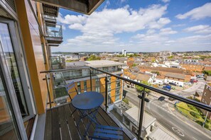 Property grounds - Azure Views  - Minutes from Poole Quay (Poole)