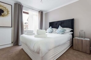 3 室のベッドルーム、アイロン / アイロン台、WiFi、ベッドシーツ