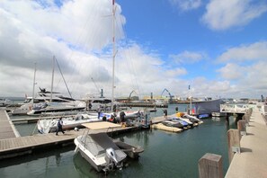 Unclassified image, 5 of 21, button