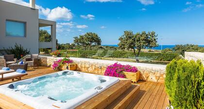 Full Privacy Family Villa Victoria!