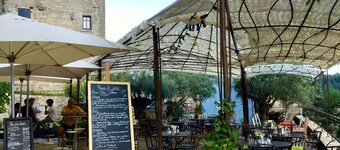 Charming 3 bedroom house, lovely garden, near river  3km