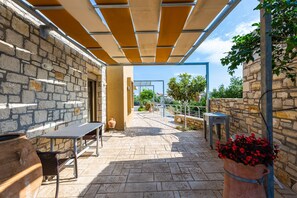 تناول الطعام بالخارج