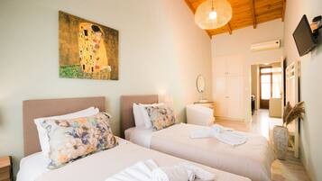 2 bedrooms, desk, iron/ironing board, travel crib