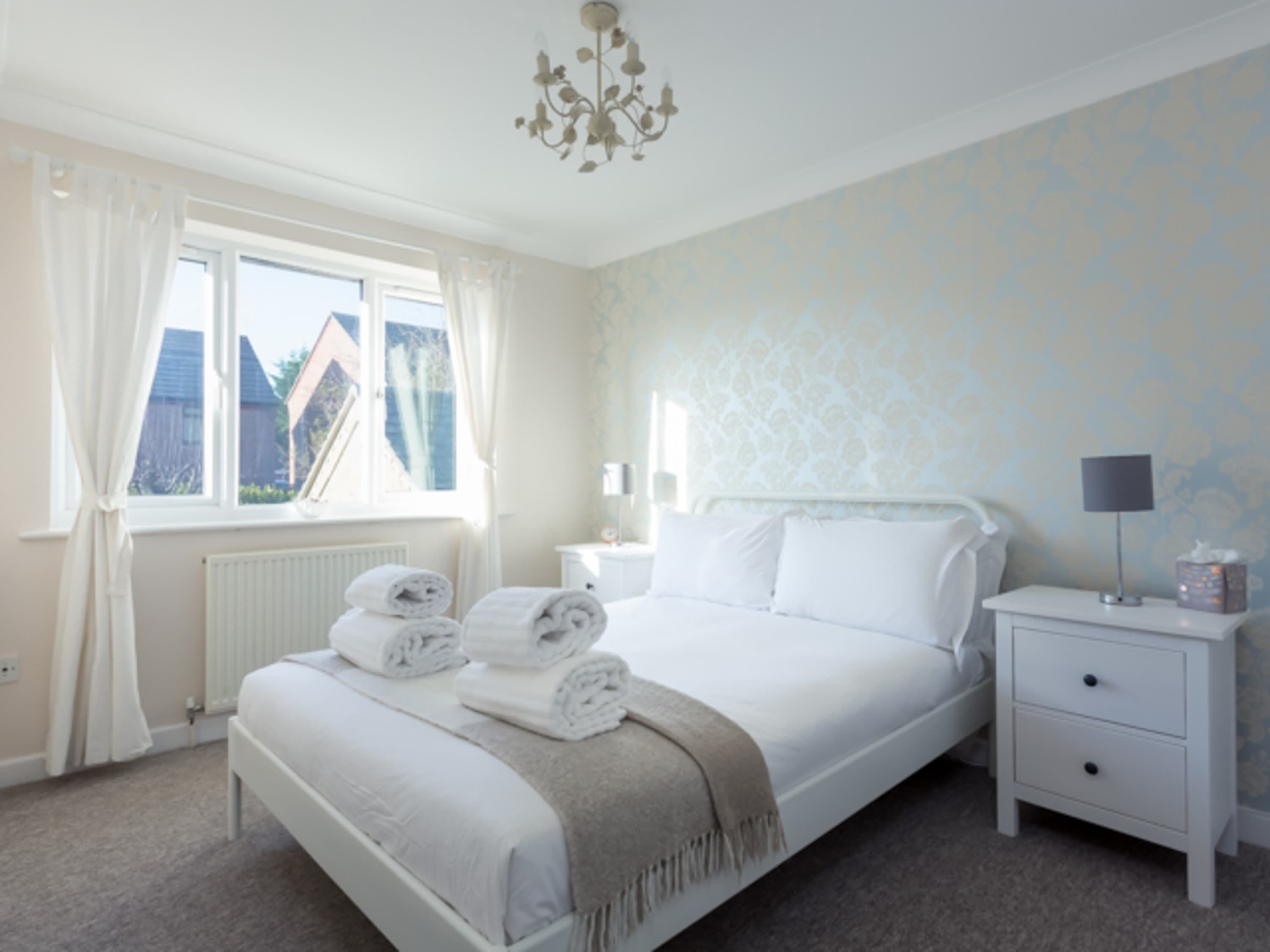 3 bedrooms, iron/ironing board, WiFi, bed sheets