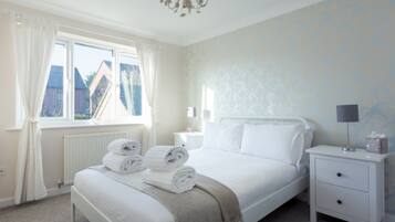 3 bedrooms, iron/ironing board, WiFi, bed sheets