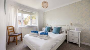 3 bedrooms, iron/ironing board, WiFi, bed sheets