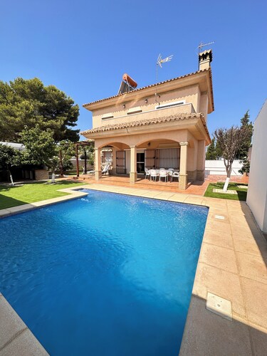 Chalet just 500 meters from a natural park, quiet area.