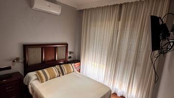 3 slaapkamers, een kluis op de kamer, een bureau