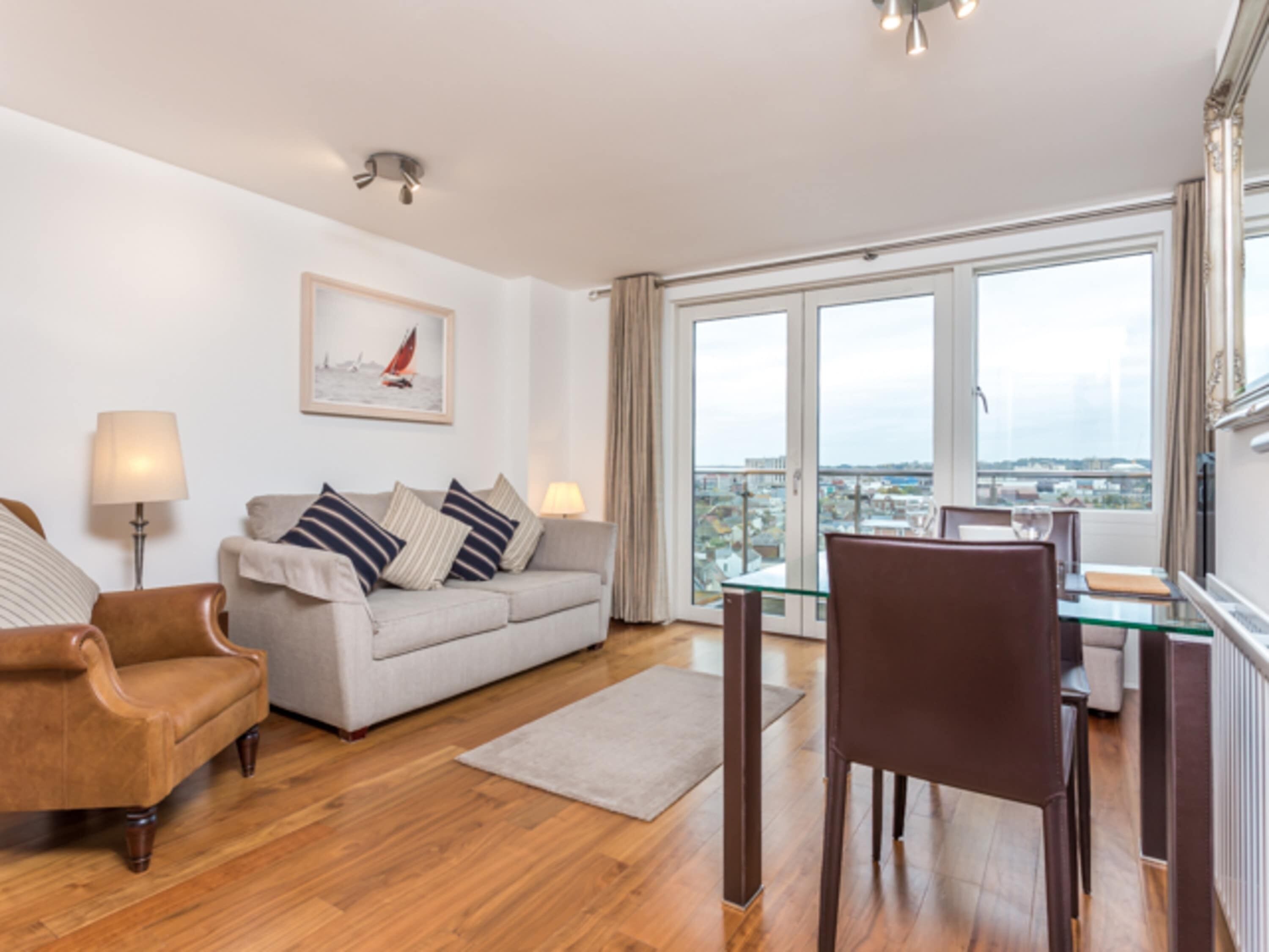 Tv, dvd-afspiller, kontorer