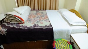 Hypo-allergenic bedding, in-room safe, soundproofing, free WiFi - Hotel Dolphin (Kathmandu)