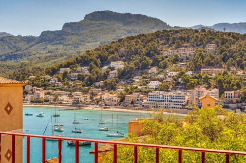 Air-Conditioned Apartment with Seaview, shared pool and Wi-Fi