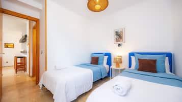 2 bedrooms, iron/ironing board, free WiFi, bed sheets