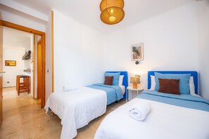 2 chambres, fer et planche à repasser, Wi-Fi gratuit, draps fournis