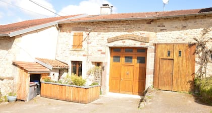 Small rustic cottage with terrace u. Hochgarten in outskirts