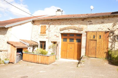 Small rustic cottage with terrace u. Hochgarten in outskirts