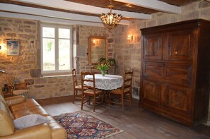 Interior - Small rustic cottage with terrace u. Hochgarten in outskirts (Tignécourt)