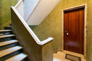 Interior - Isabel Dream IV, 4 Km from Sintra, train at 400m (Algueirão-Mem Martins)